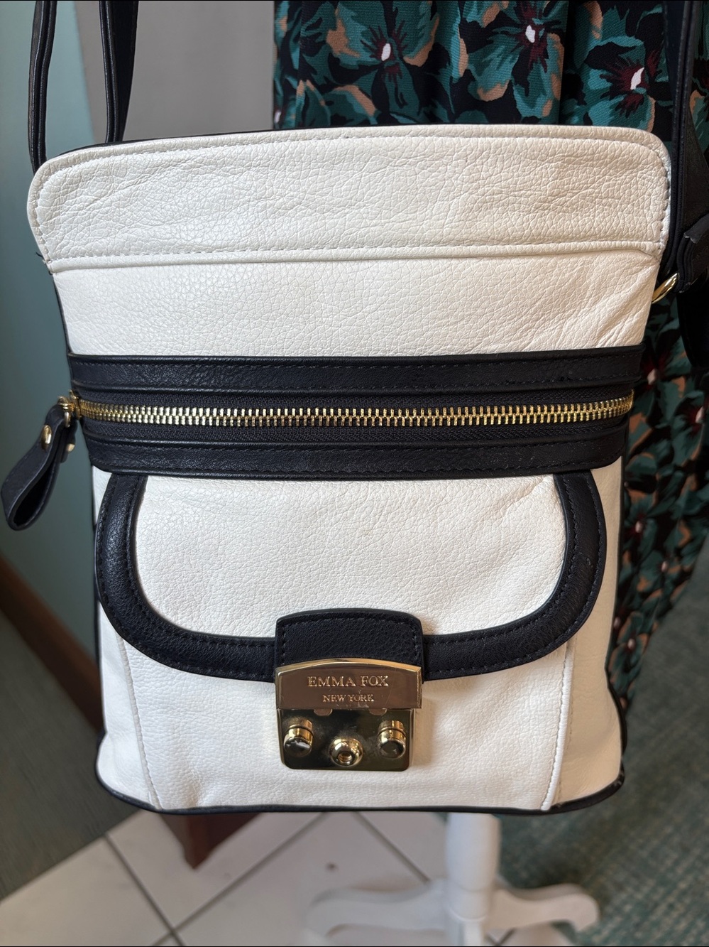 Emma fox  shoulder/Crossbody Bag 
Pebbled Leather white/black 3 exterior pockets
